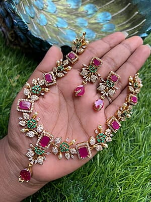 Beautiful Gold Finish AD Stone Floral Leaf Design Necklace Beautiful Gold Finish AD Stone Floral Leaf Design Necklace