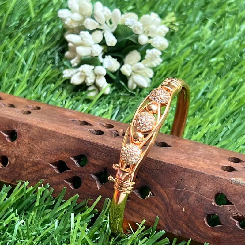 Trible Stone with Rose Gold Bangle Trible Stone with Rose Gold Bangle