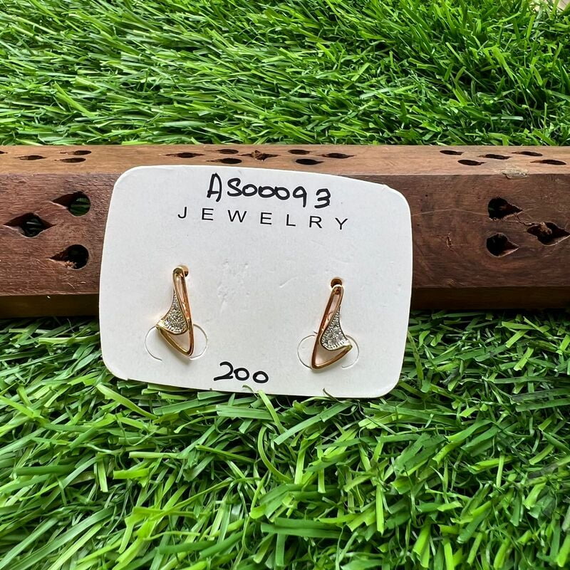 Trendy j Studs Trendy j Studs