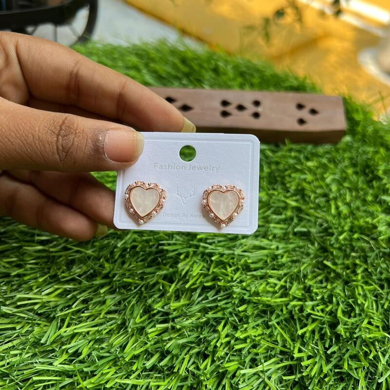 Outline Stone Heart Stud Outline Stone Heart Stud
