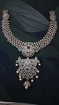Flower neak piece with white balls