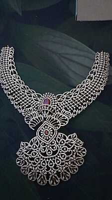 tranding leaf desing neckpiese