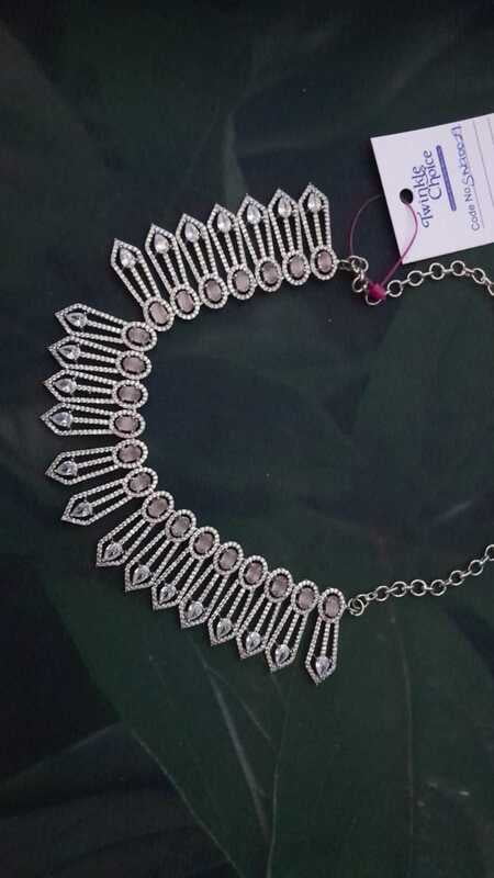 Unique design neck piece with pink stone