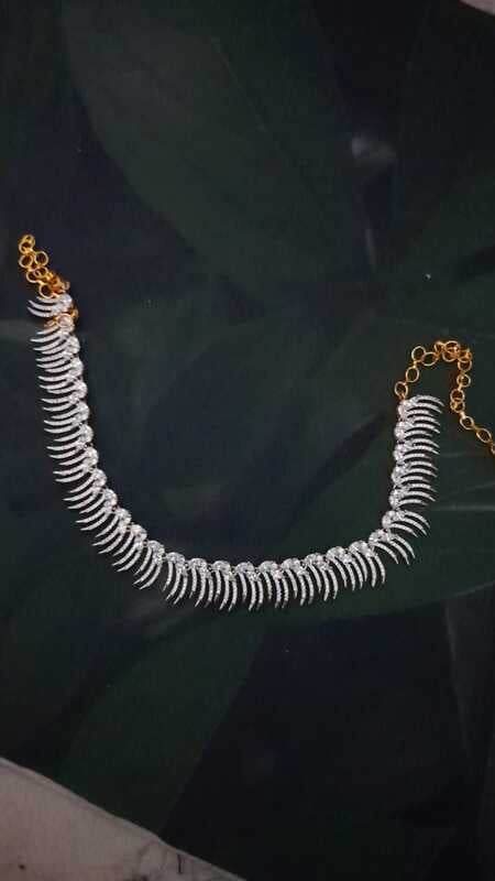 Thin leaf design neck piece