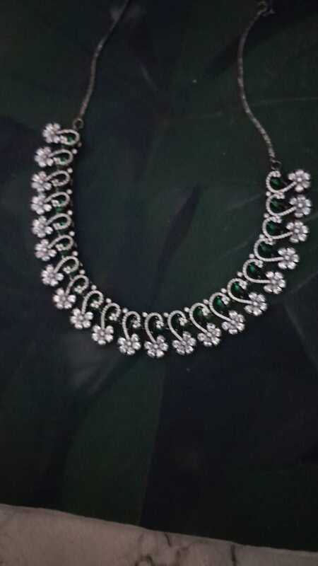 flower desing dark green ad neckpiese flower desing dark green ad neckpiese
