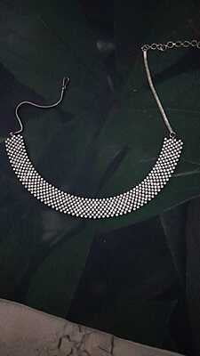 simple white stone neckpiese