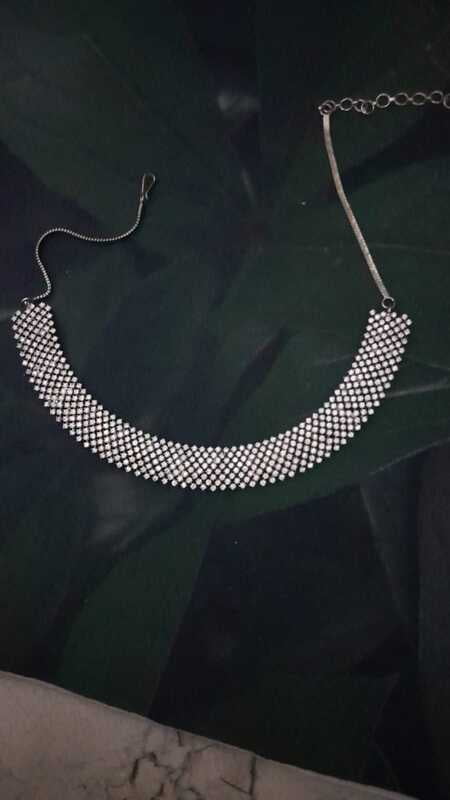 simple white stone neckpiese