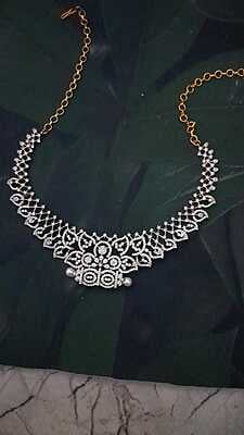 Pretty leaf design neck piece