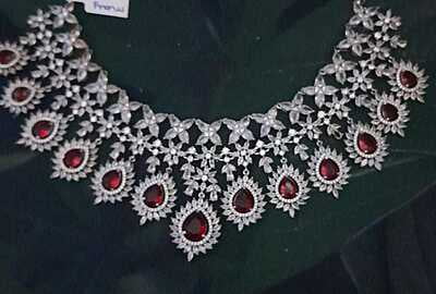 start based red and white stone neckpiese