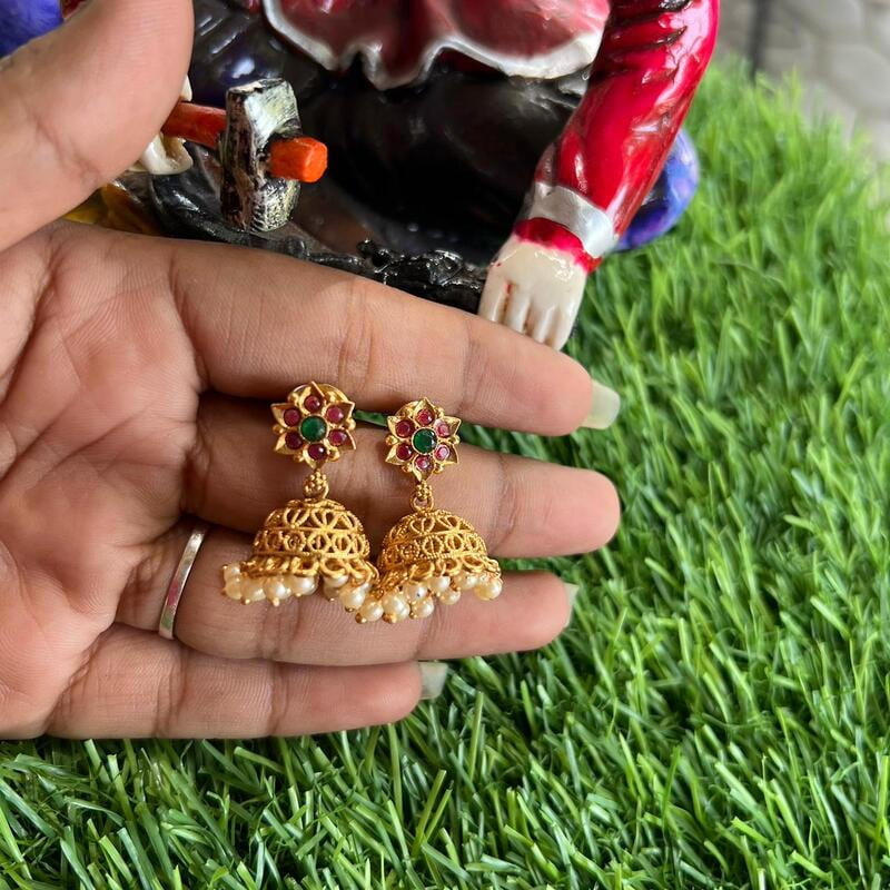 Tradtional gold finish Jumuka - Flower design