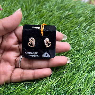 Heart shaped rose gold earing