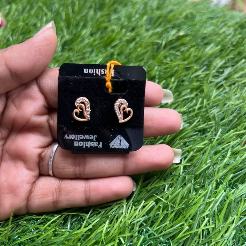 Heart shaped rose gold earing