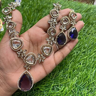 Elegant Victorian Necklace with Earings
