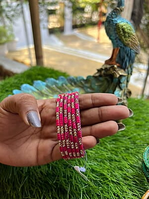 GLASS BANGLE LEAF DESIGN DARK PINK