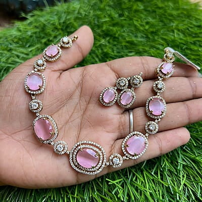stone neckpiece double round desighn stone neckpiece double round desighn
