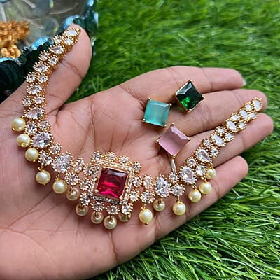 Trendy design gold finish kundhan neckpiece with earings