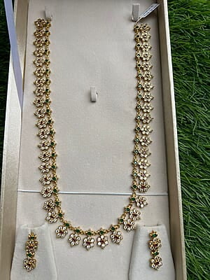 TRADITIONAL DESIGN FLOWER HARAM WITH EARRING