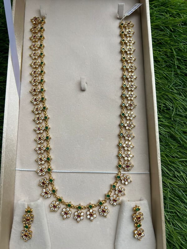 TRADITIONAL DESIGN FLOWER HARAM WITH EARRING