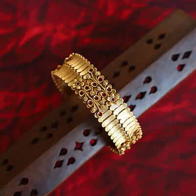 Trendy antic ruby bangles