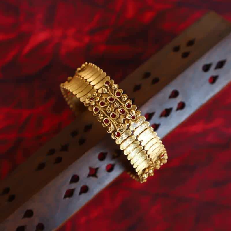 Trendy antic ruby bangles