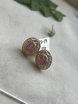 Trendy ovel shape stud
