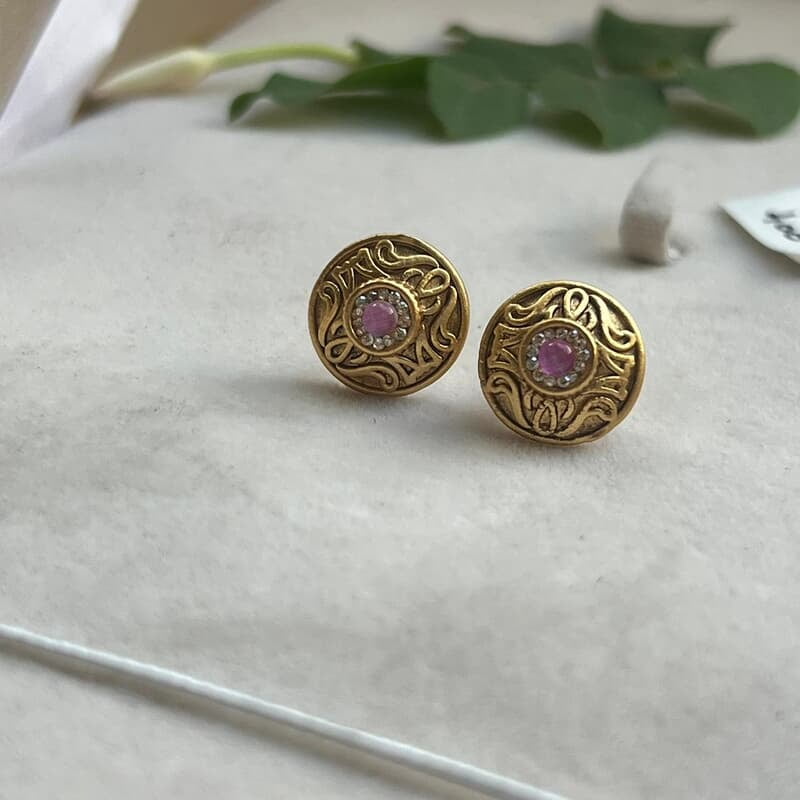 GOLD LOOK MATT FINISH STUD DESIGN