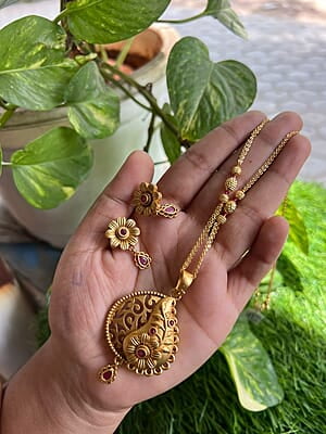 Leaf design Kemp Stone Pendant