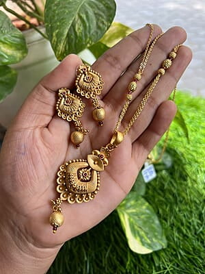 Elegant Pendant Set