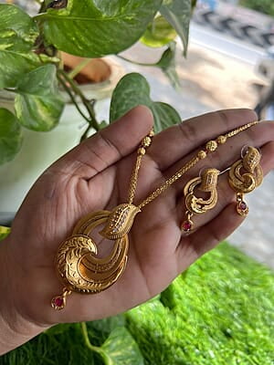Unique Pendant Chain