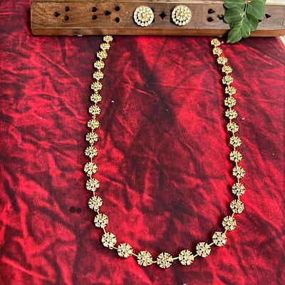 Floral design stone necklace