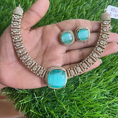Trendy Victorian Neckpiece