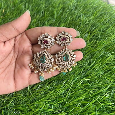 Trendy Victorian neckpiece with Earings