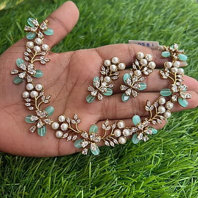 Leaf and ball design neckpiece Leaf and ball design neckpiece