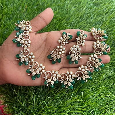 Leaf and ball design neckpiece Leaf and ball design neckpiece