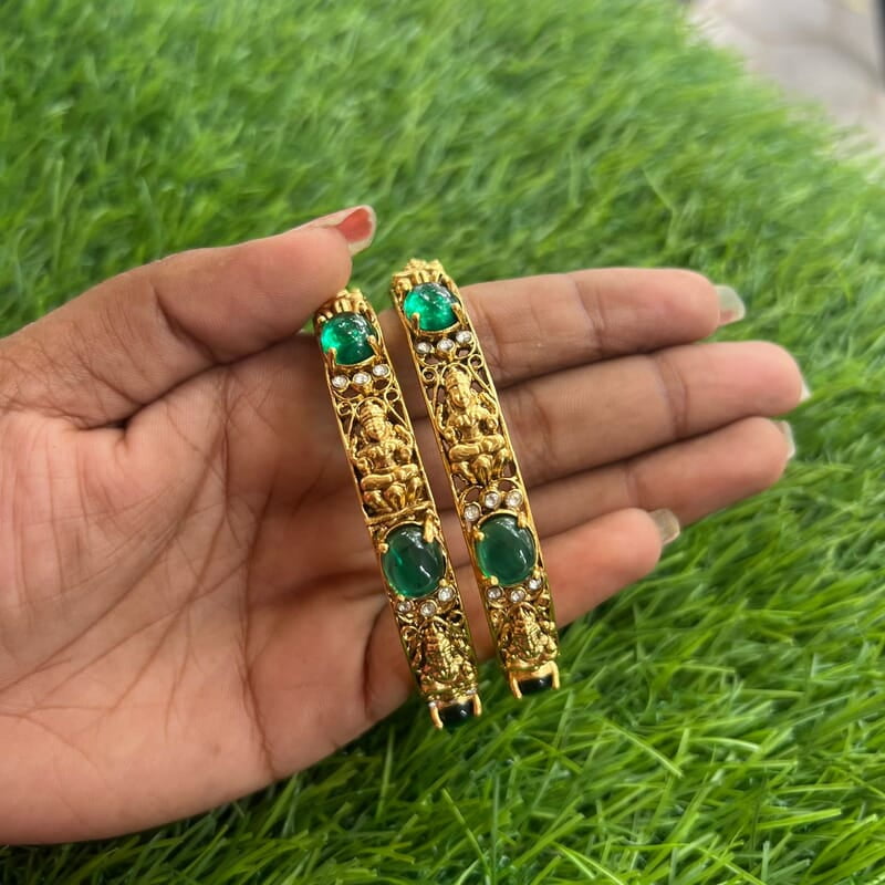 Uncut lakshmi design Kundan green Stone Bangle Uncut lakshmi design Kundan green Stone Bangle