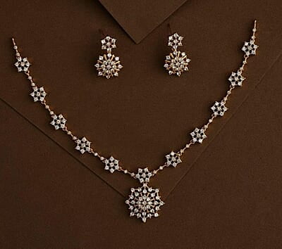 Star design stone necklace