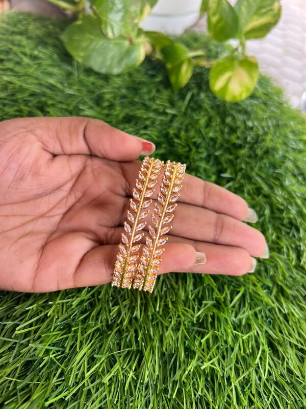 Leaf design trendy Bangles