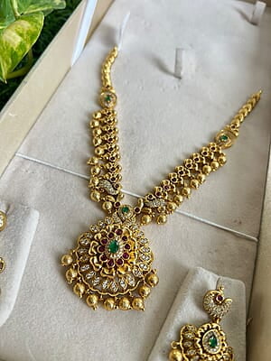 Floral design gold finish necklace