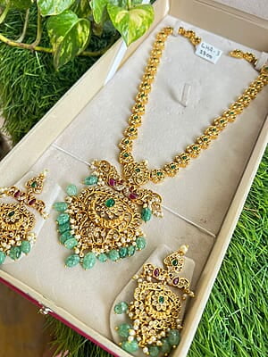 Trendy  green stone  long haram