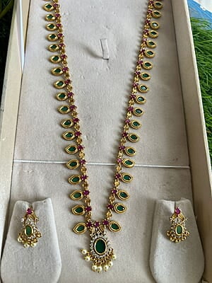 UNIQUE PENDENT LEAF DESIGN WITH LONG HARAM