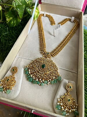 Gold finishing stone long haram