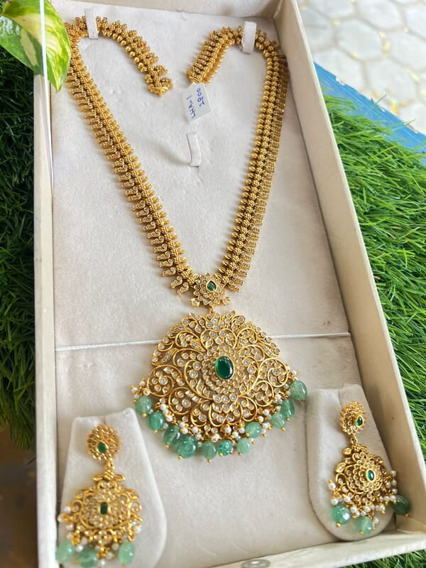 Gold finishing stone long haram