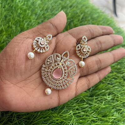 Stone pendant and stud set Stone pendant and stud set