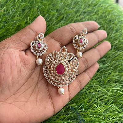 Stone pendant and stud set