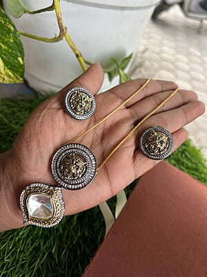 Lion design with victorian pendant set chain