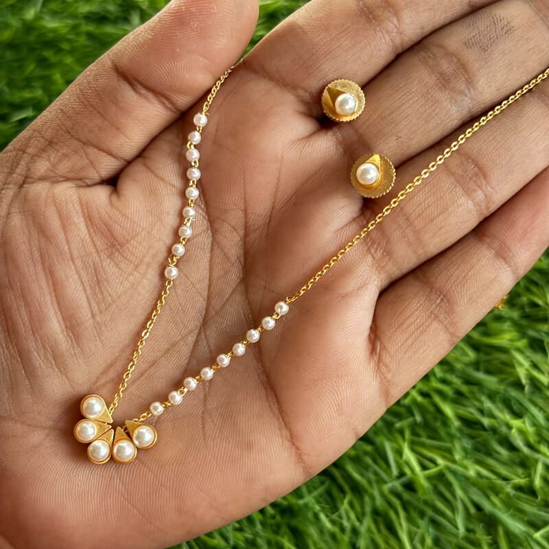 Rosegold finished chain with pear finished Pendant & Earing -Drop design Rosegold finished chain with pear finished Pendant & Earing -Drop design