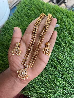 Circle design with unique stone and pearl longharam