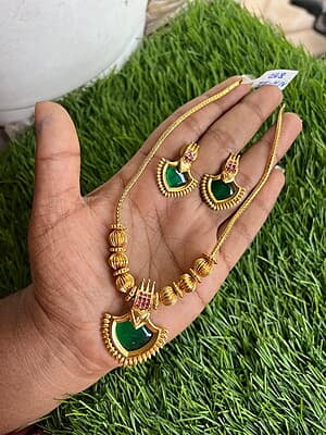 Gold finish flora design with stone neckpiece