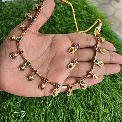 Oval shape within flora design pretty stone nekpiece