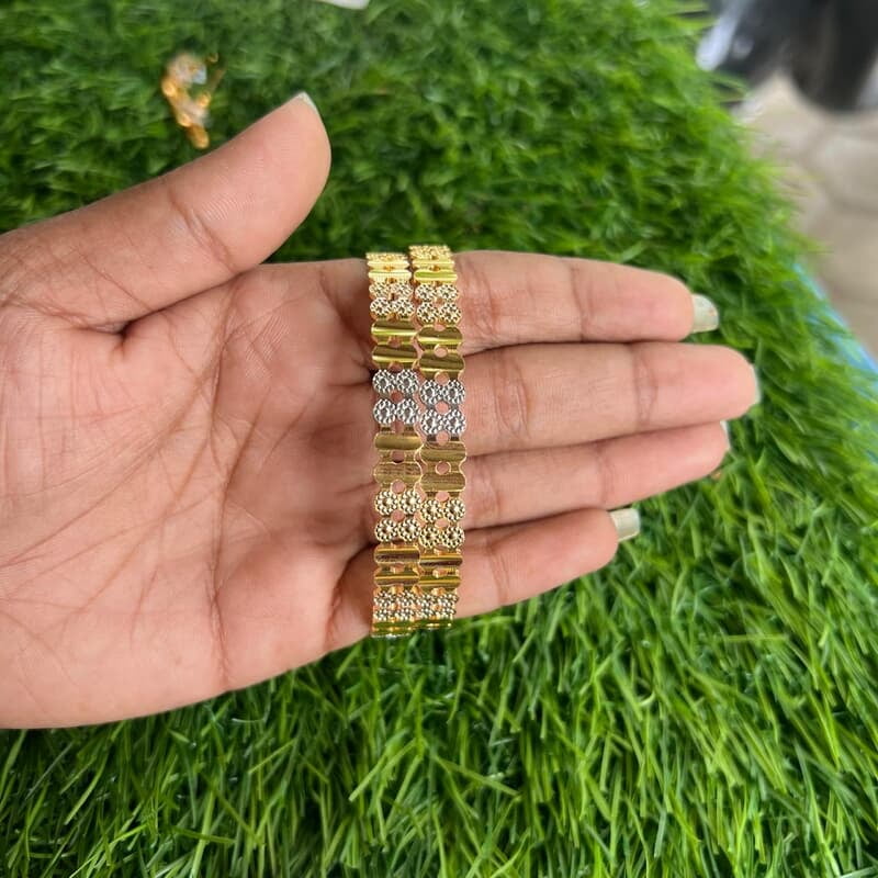 Fashionable flora design gold finish bangle